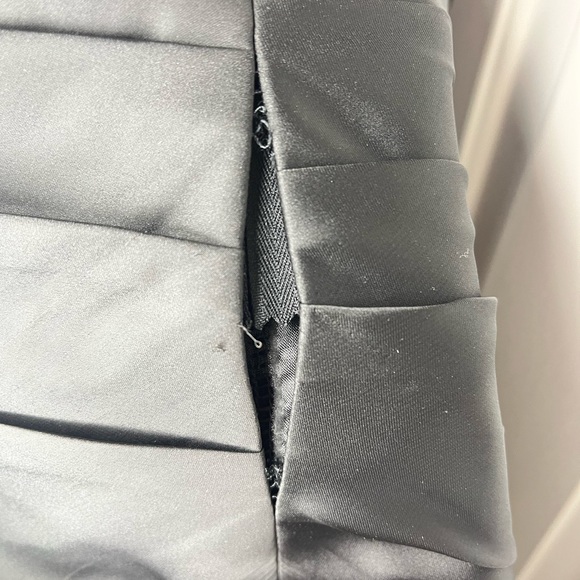 JS Collections Strapless Black Fringe Beaded Ruched Gown with Feathers Size 4 - Picture 5 of 5